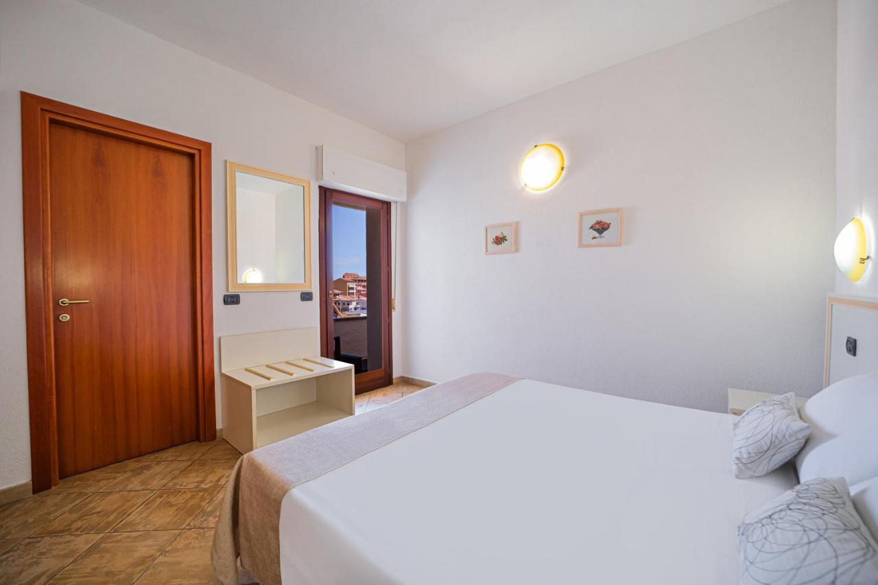 Il Gabbiano Hotel La Maddalena  Bagian luar foto