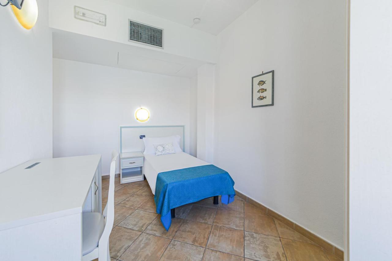 Il Gabbiano Hotel La Maddalena  Bagian luar foto
