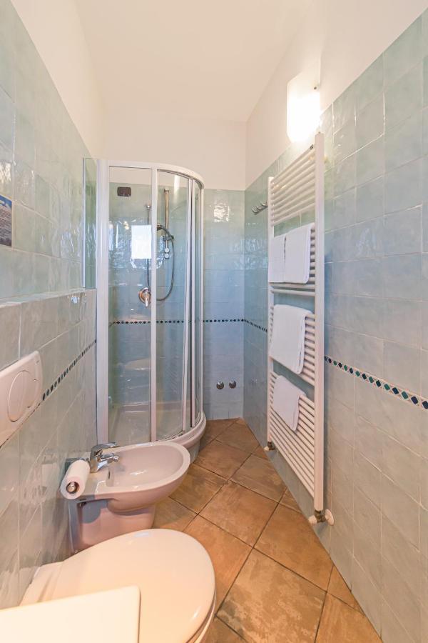 Il Gabbiano Hotel La Maddalena  Bagian luar foto