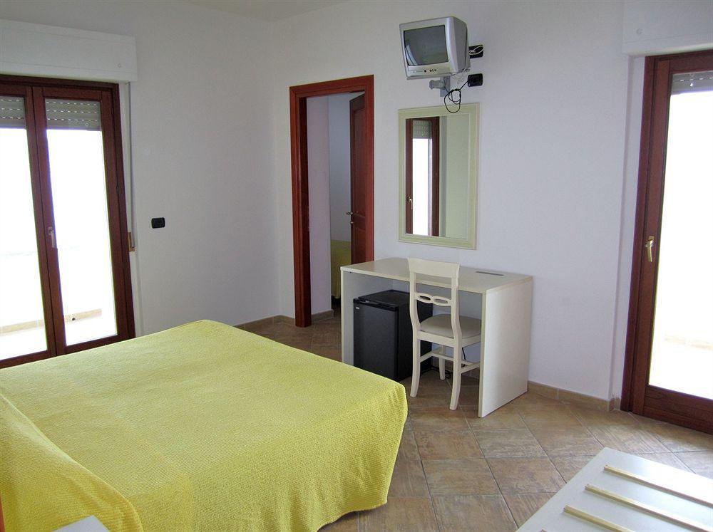 Il Gabbiano Hotel La Maddalena  Bagian luar foto